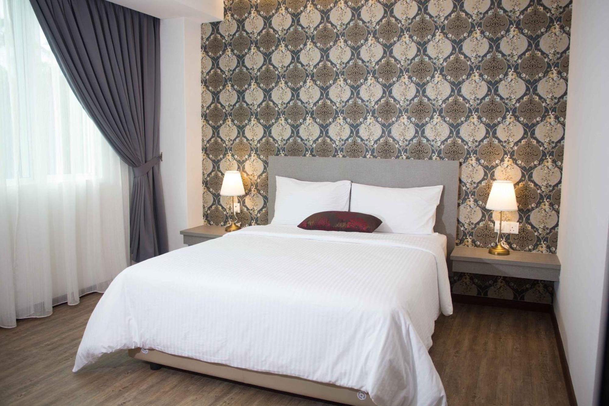 Deluxe Queen Room with Airport Pick-Up,1220823133:JPEG